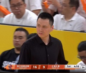 乐鱼VIP-卢伟权威再遭挑战！一人被换下与他争吵，拒绝听战术，刺头管不住|洛夫顿|上海队|孙铭徽|上海男篮|林秉圣_新浪新闻