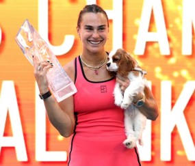 乐鱼官网下载-三盘鏖战！萨巴伦卡2-1力克高芙卫冕迈阿密赛冠军